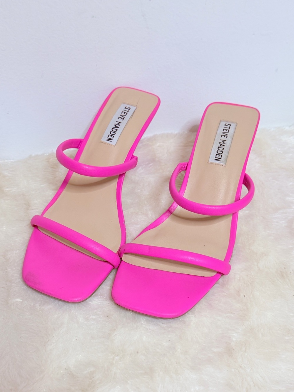 Steve Madden Women’s Issy Pink Neon Nubuck Mules size 8.5